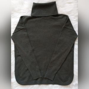 EUC French Connection forest green ribbed turtleneck dolphin hem wide cuffs knit